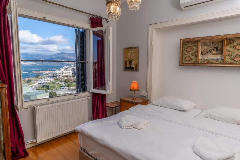 Studio Apartment with Sea View image 4
