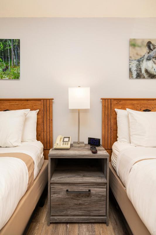 Deluxe Queen Room with Two Queen Beds image 3
