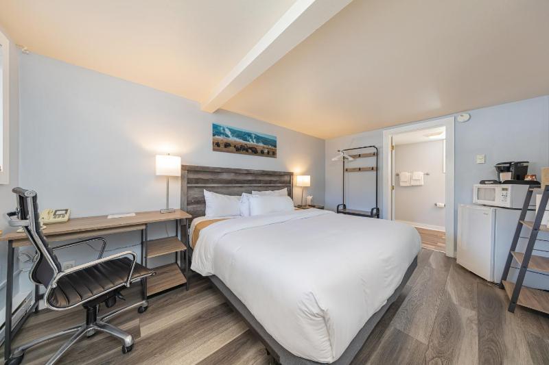 King Room image 3