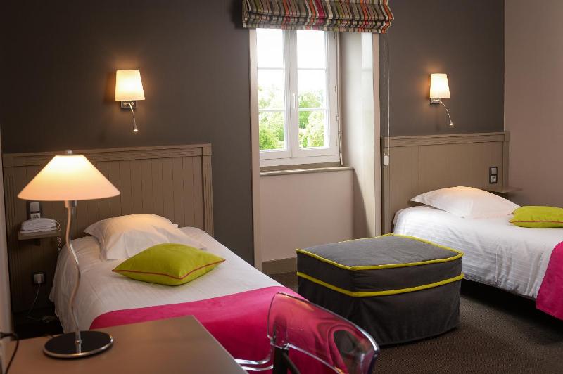 Twin Room with Garden View image 1