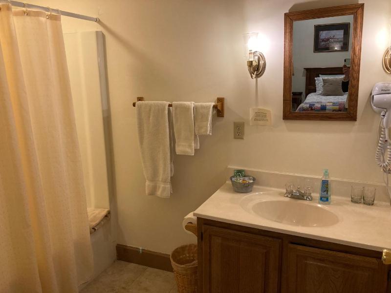Double or Twin Room with Bathroom image 2