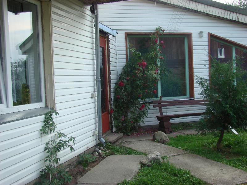Family Room image 4