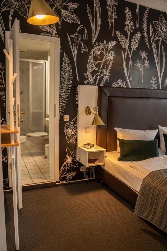 Double Room with Street View image 4