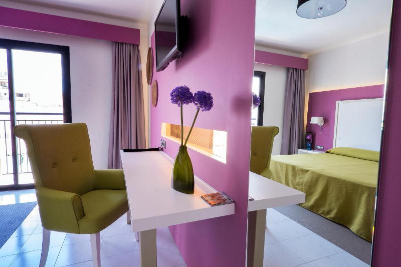 Standard Double Room with City View image 2