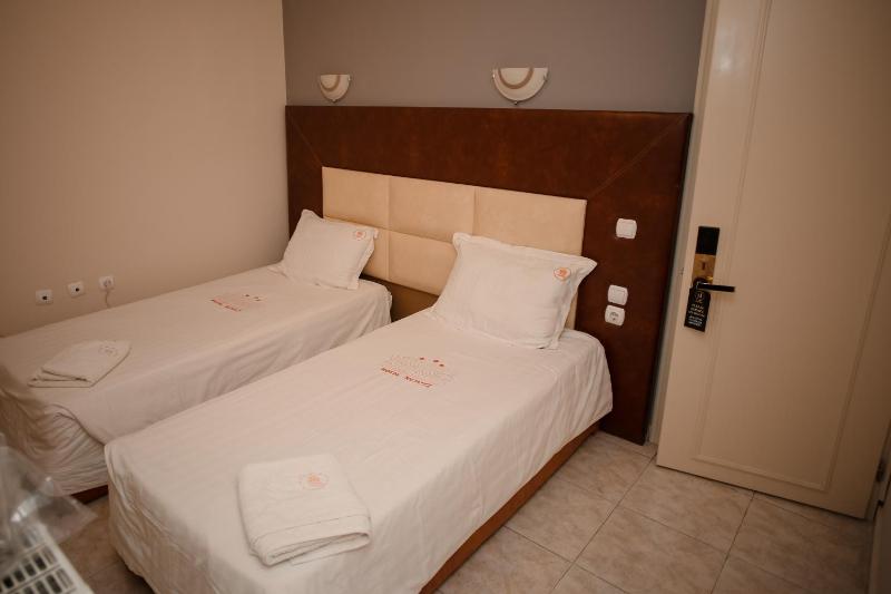 Budget Twin Room image 4