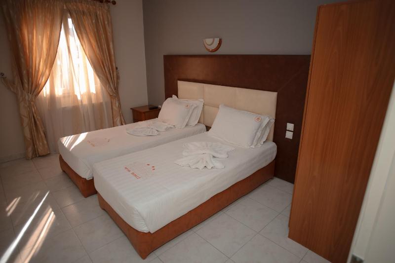 Budget Twin Room image 3