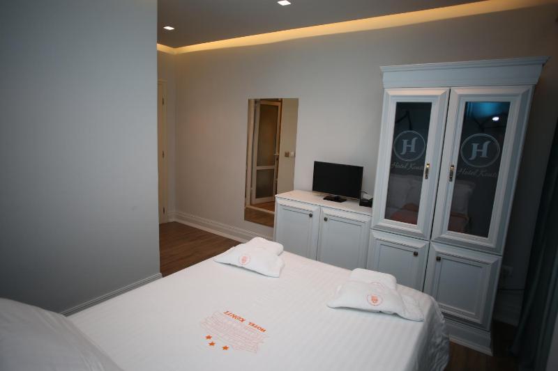 Double Room image 4