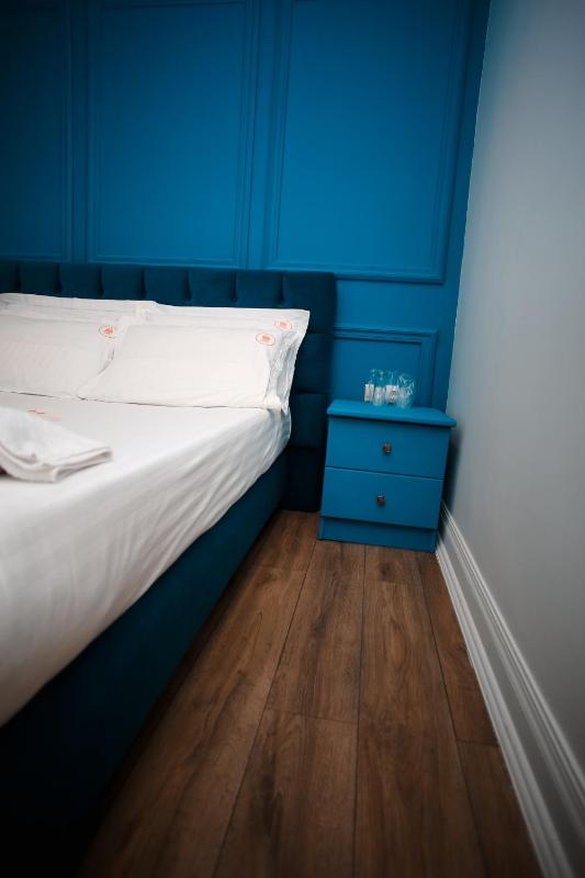 Double Room image 3