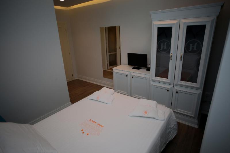 Double Room image 2