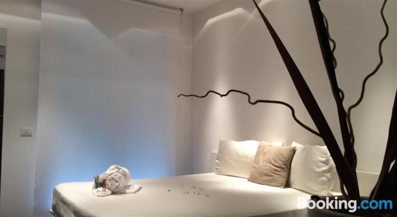 Double Room with Terrace image 4