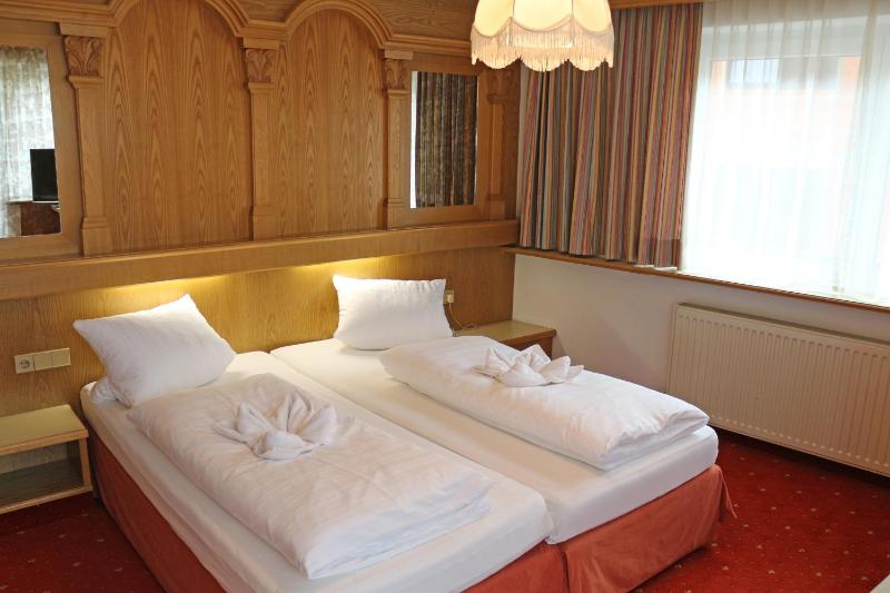 Double or Twin Room - Main Building image 3