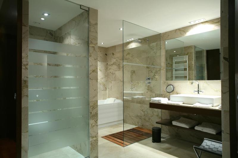 Deluxe Room and Spa access image 3