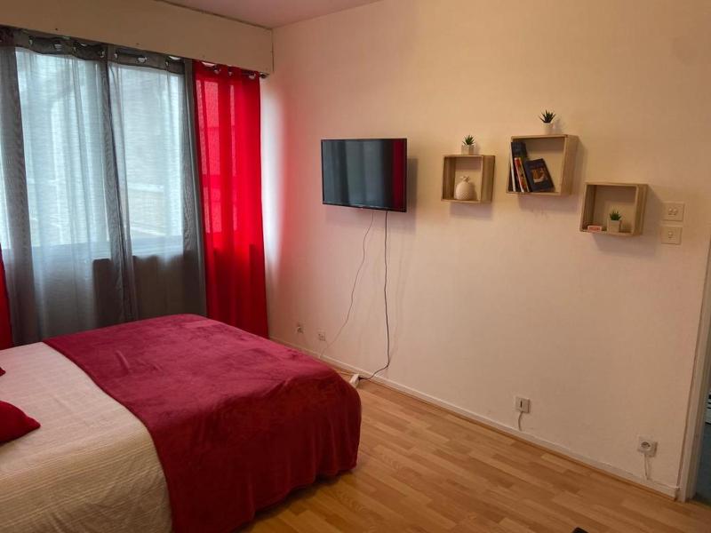 One-Bedroom Apartment image 2