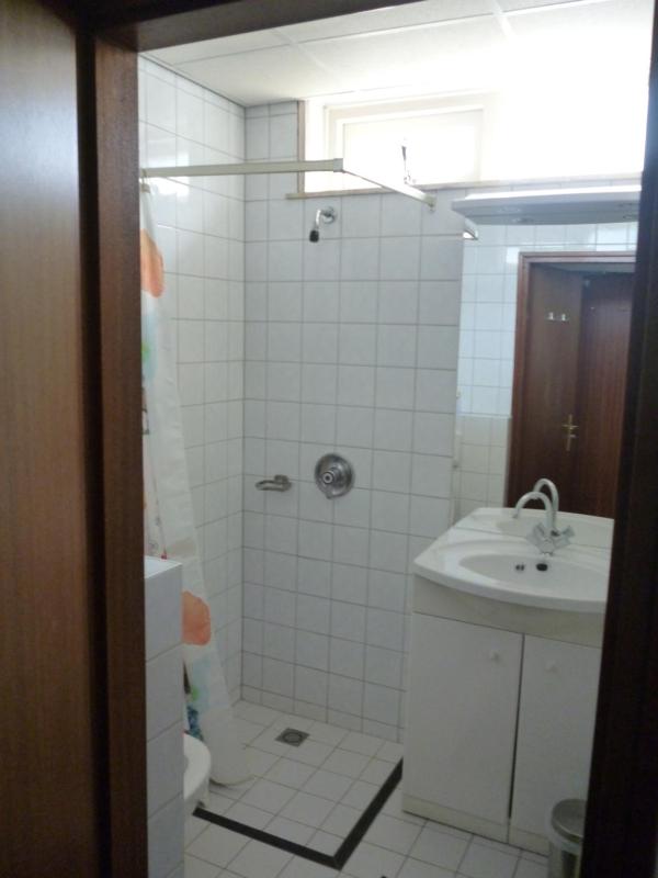 Basic Double Room image 3