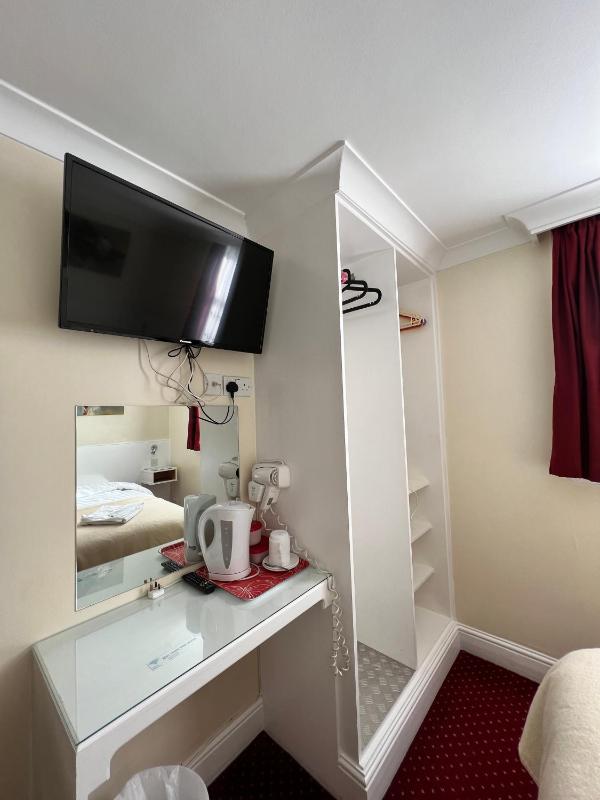 Double Room with Private Bathroom image 2