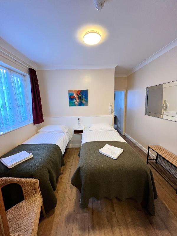 Quad Room with Private Bathroom image 4