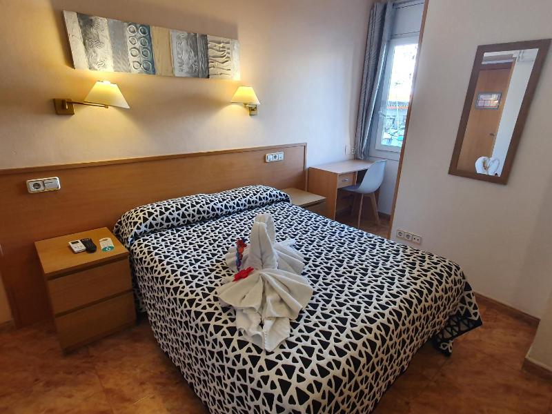 Double Room with Private Bathroom image 4