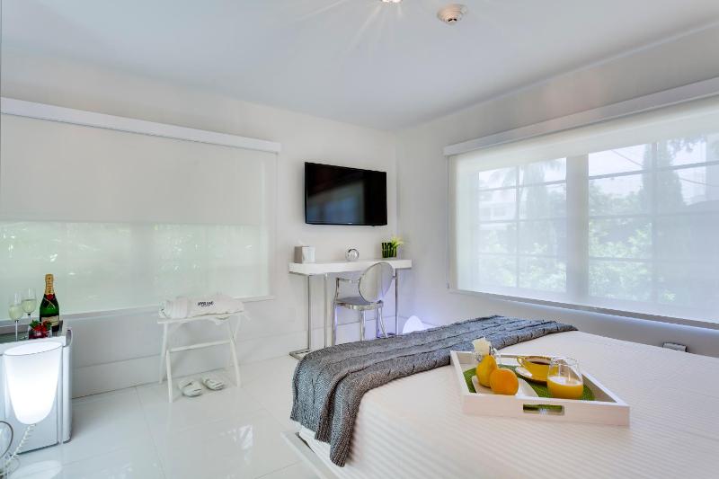 Bars B&B South Beach Hotel - image 6