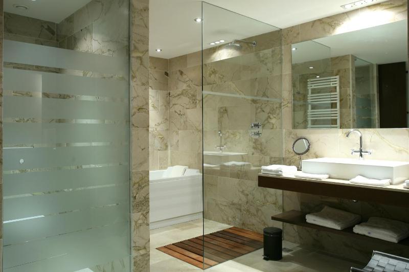 Deluxe Room and Spa access image 2