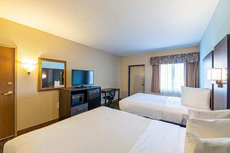 Queen Room with Two Queen Beds and Balcony image 4