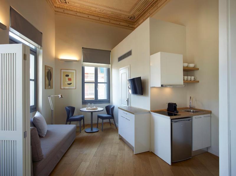 Studio with Balcony image 2