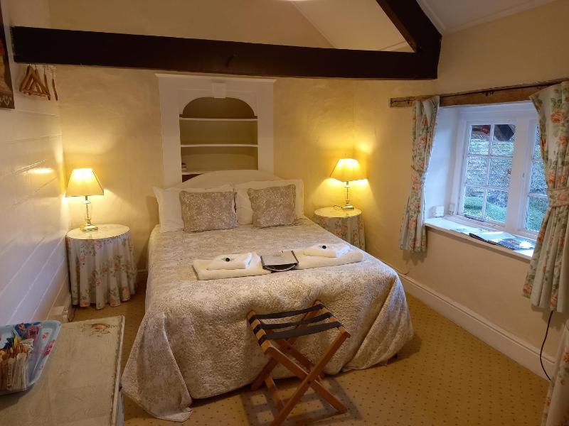 Double Room with Private Bathroom image 1