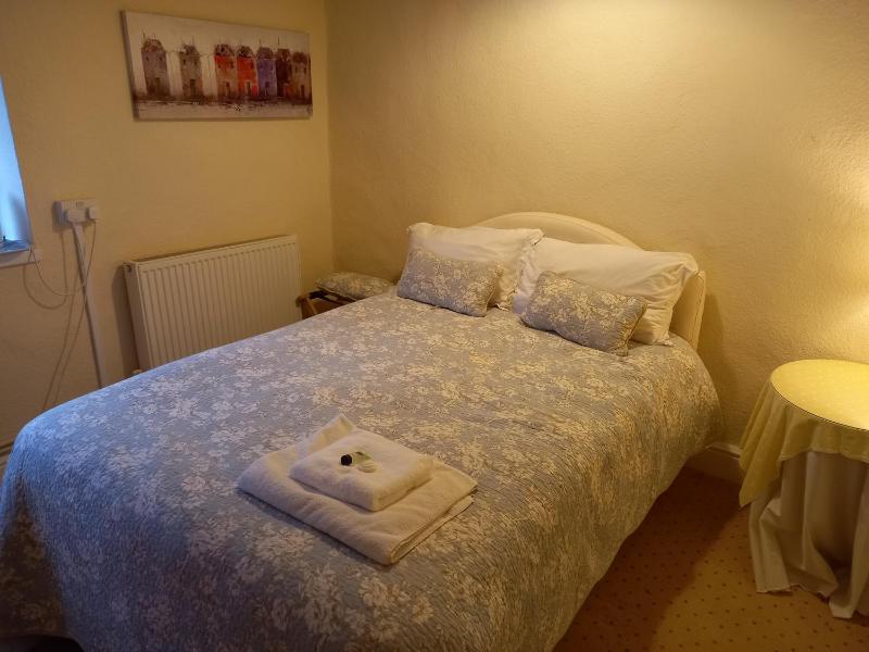Double Room with Private Bathroom image 3