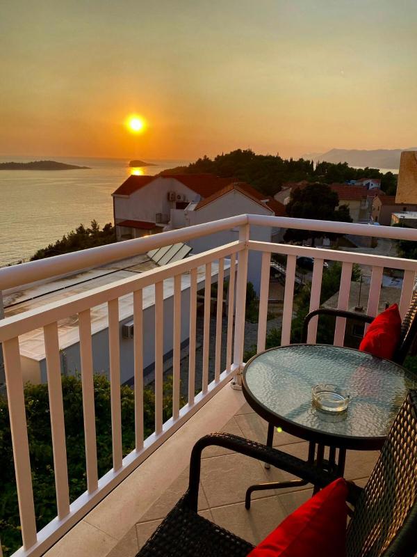 One-Bedroom Apartment with Two Balconies and Sea View 3 image 1