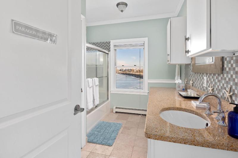 Deluxe King Room - Private Hallway Bathroom image 3