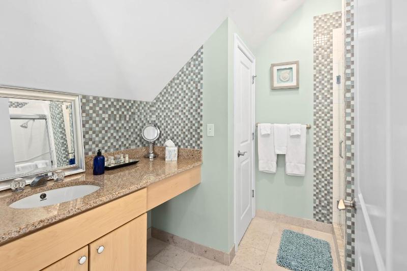 Luxury Suite with Balcony image 2