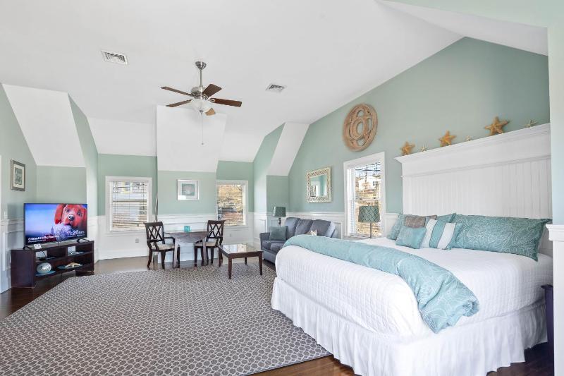 Luxury Suite with Balcony image 4