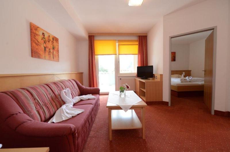Superior One-Bedroom Apartment with Garden View image 3
