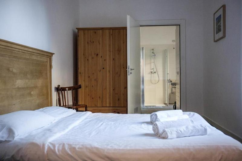 Double Room image 3