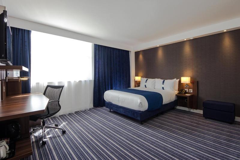 Standard Double Room with Single Sofa Bed and Free Hot Breakfast image 1
