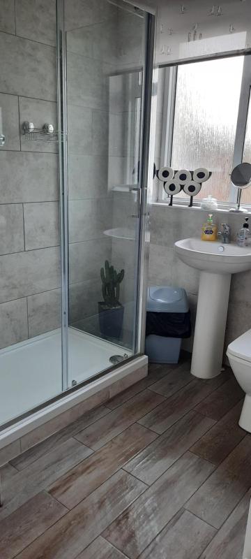 Triple Room with Shared Bathroom image 4