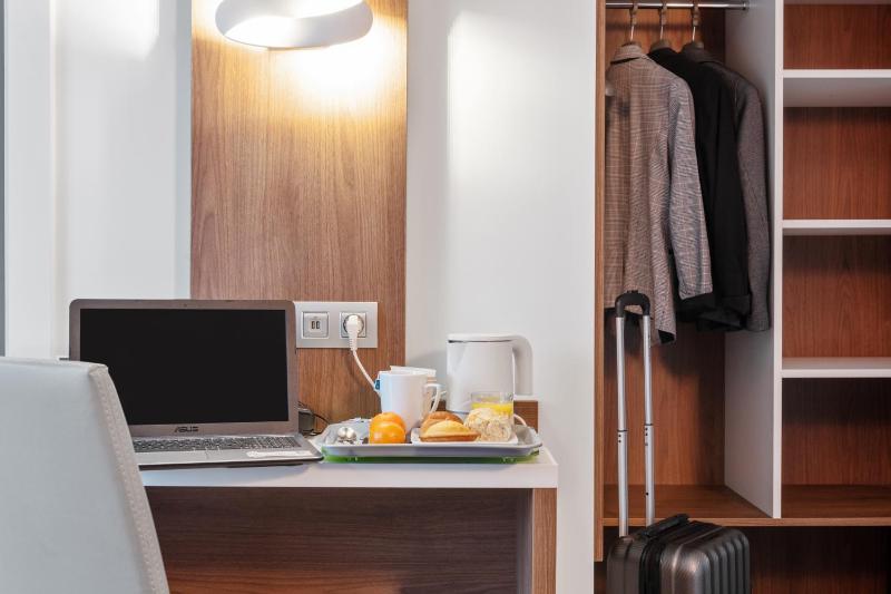 Superior Twin Room image 3