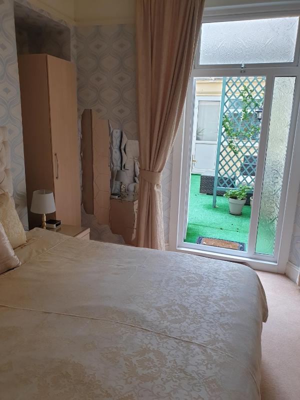 Twin Room with Terrace image 4