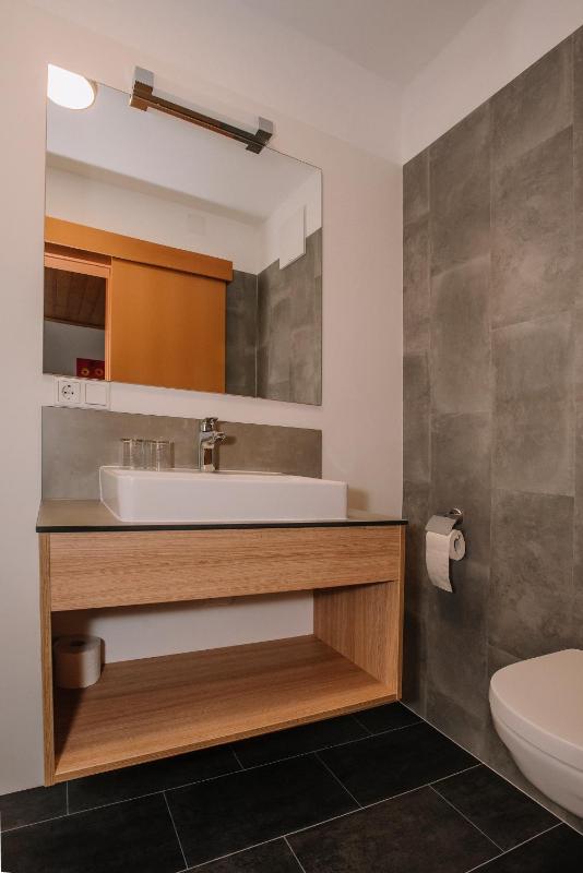 Single Room image 4
