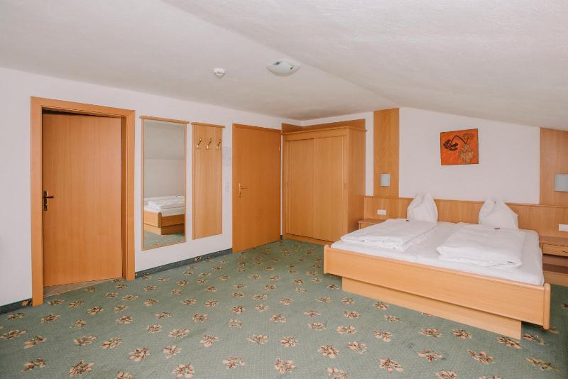 Triple Room image 2