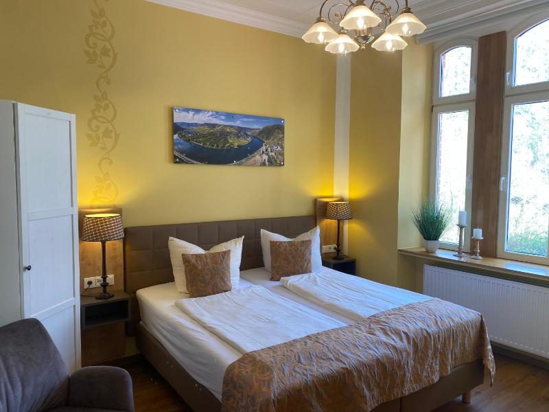 Small Double Room image 3