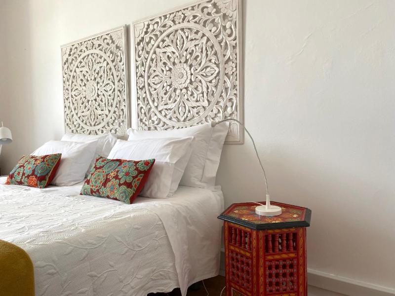 Double or Twin Room with River View and External Private Bathroom image 4