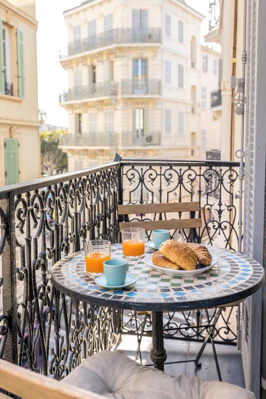 Appartement 2P centre de Cannes avec balcon Images