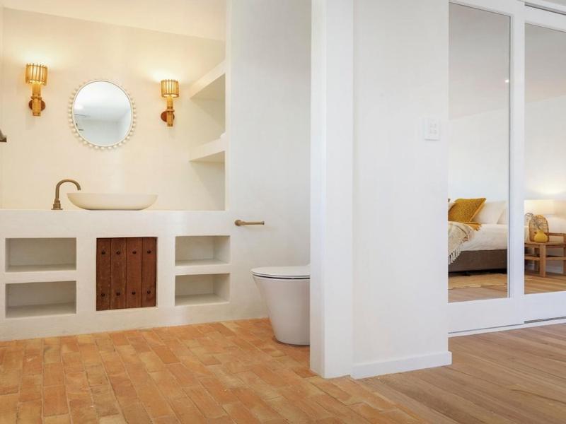 Le Dog Beach Club - chic home with pool - image 13