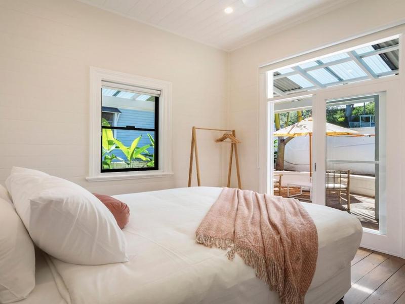 Le Dog Beach Club - chic home with pool - image 5