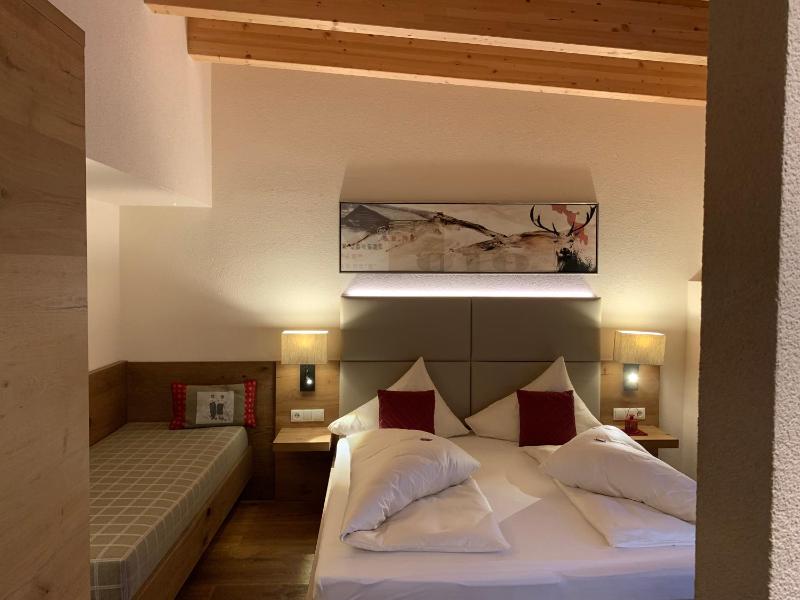 Triple Room with Balcony image 2