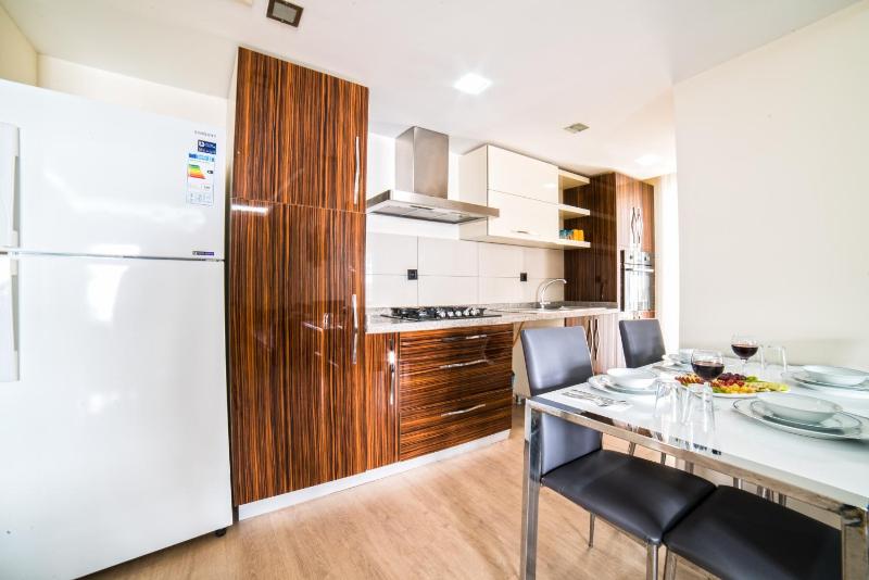 One-Bedroom Apartment image 4