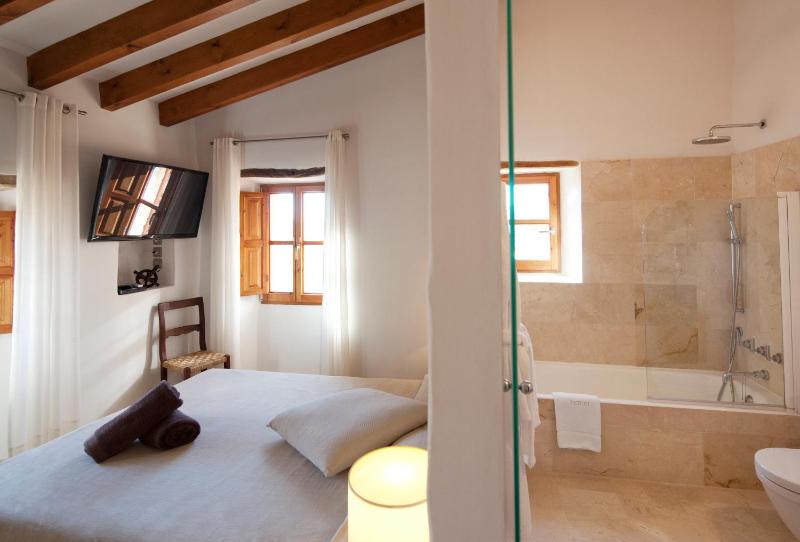 Double Room image 4