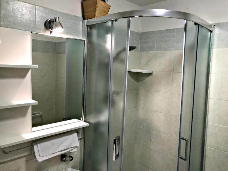 Double Room with Private Bathroom image 4