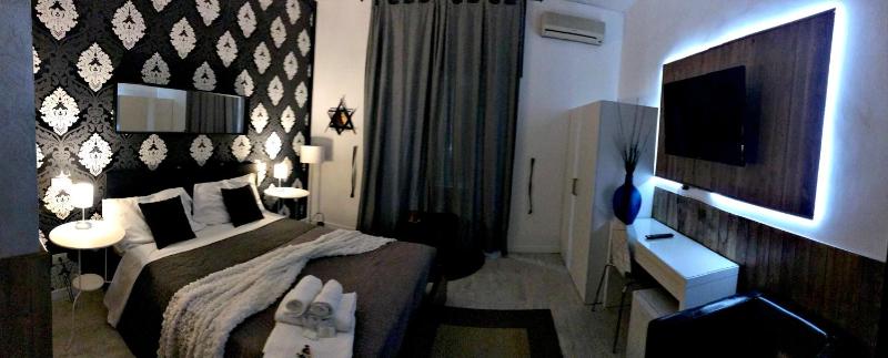 Quadruple Room with Private Bathroom image 2