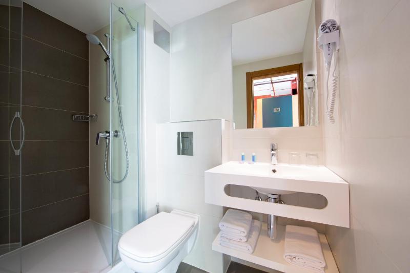 Superior Annex Room with Balcony and Partial Sea View image 1